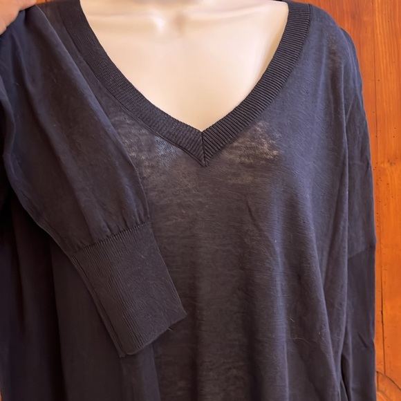 DG2 V-neck classic sweater NWT - Picture 3 of 8